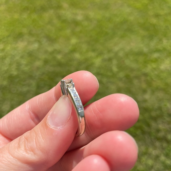 Engagement Ring *READ DESCRIPTION* - Picture 5 of 8